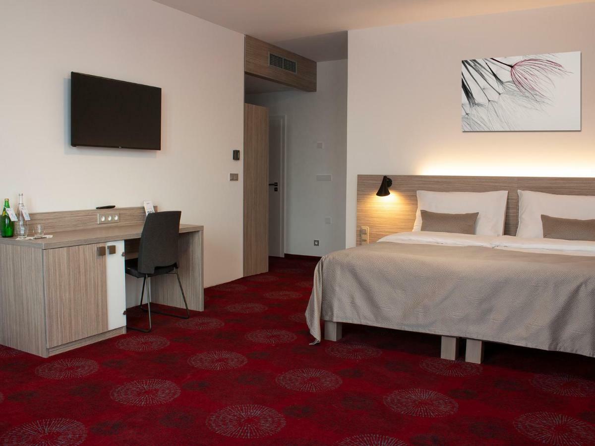 Hotel Tammel Jicin Bagian luar foto