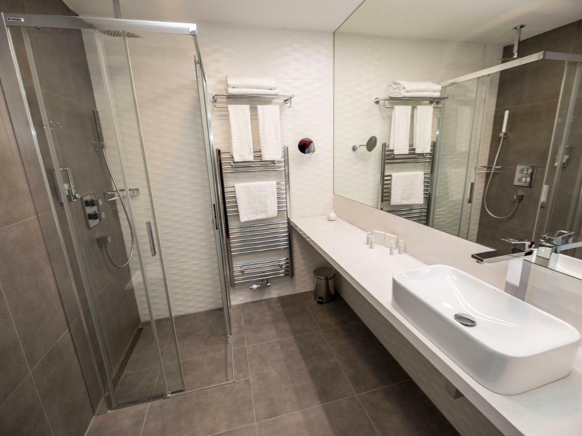 Hotel Tammel Jicin Bagian luar foto